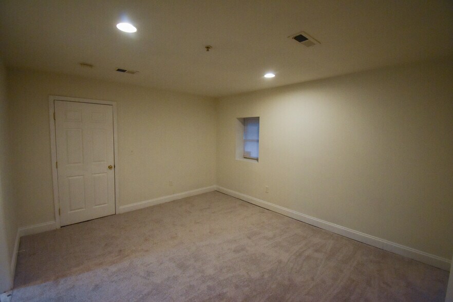 Building Photo - 13 S St NE