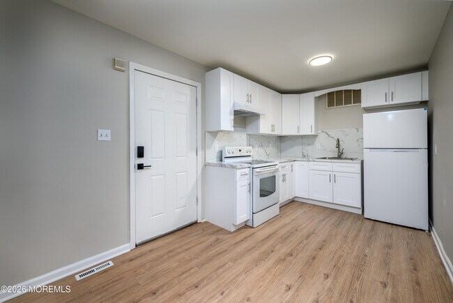 Building Photo - 114 Watson Ave