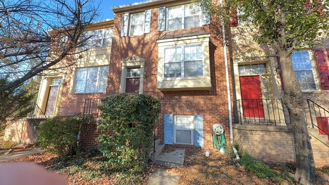 Primary Photo - Beautiful 3 Bed 2.5 Bath Brick Townhome In...