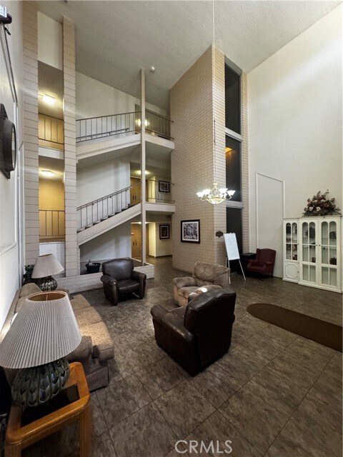 Building Photo - 475 E Cypress Ave