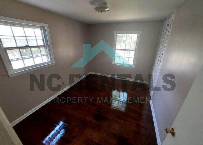 Building Photo - 829 Holt Ave