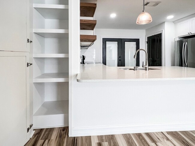 Building Photo - 2001 N Fm