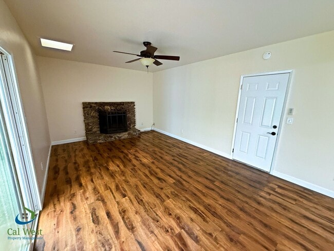 Building Photo - 1370 Fernwood Ln