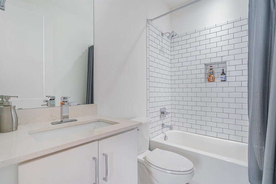 Building Photo - 1659 Duckworth Ave