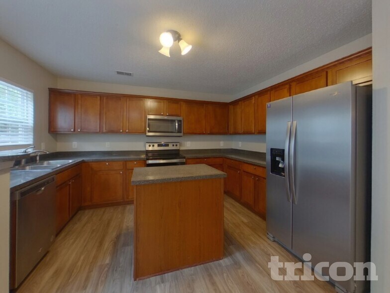 Building Photo - 164 Pacific Ave