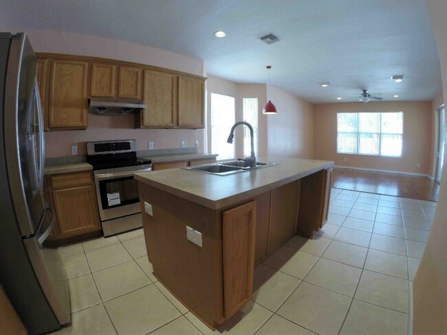 Building Photo - 5073 SW 40th Pl