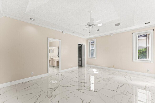 Building Photo - 5872 NW 73rd Ct