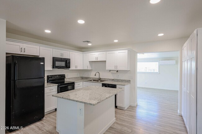 Building Photo - 7014 N 77th Ave