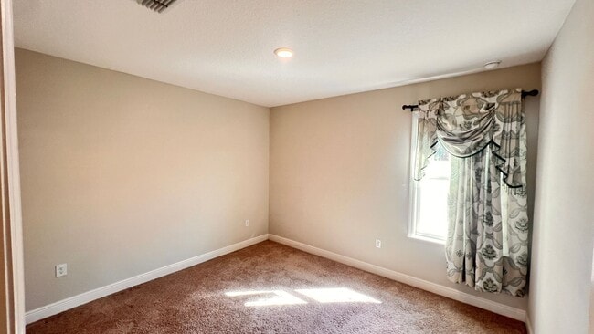 Building Photo - Immaculate 4 BR / 3 BA - With an OFFICE!