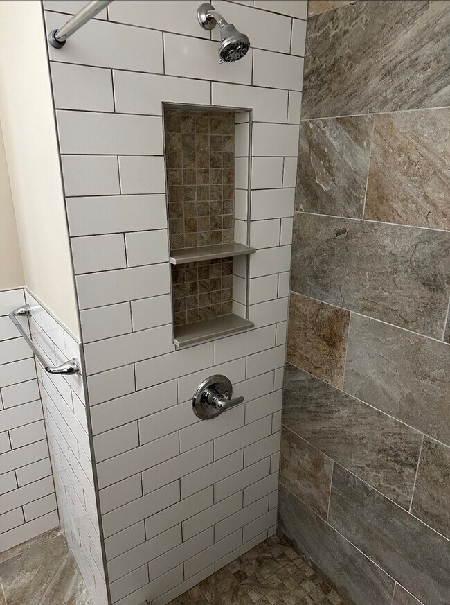 Building Photo - The Oaks at Margurite