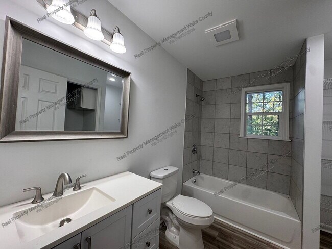 Building Photo - 612 Essington Pl