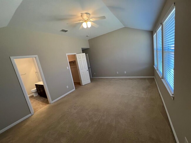Building Photo - 922 Fulbourne Dr
