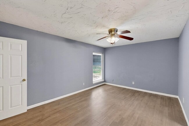 Building Photo - 2211 Sierra Dr