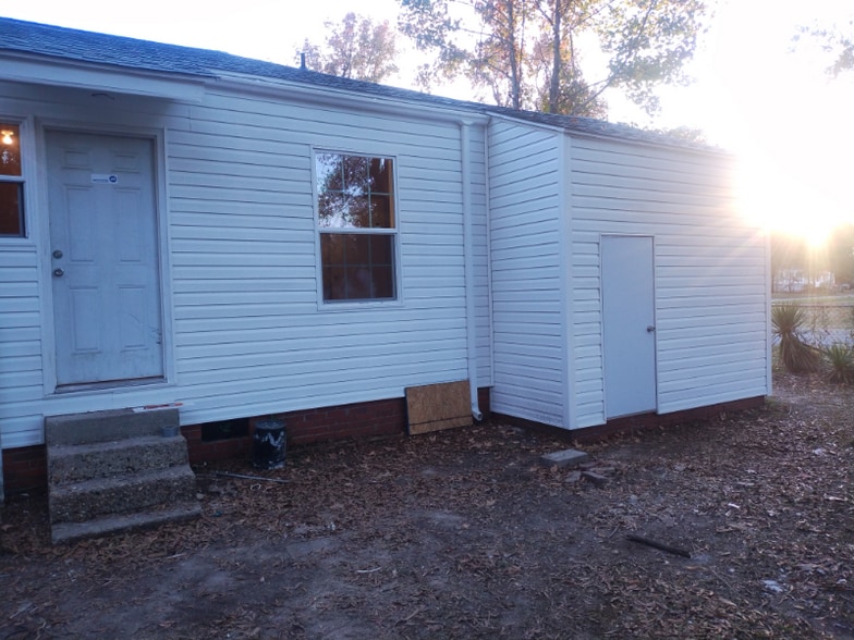 Building Photo - 1907 W 28th Ave