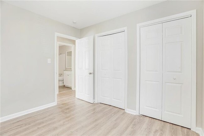 Building Photo - 448 Sheppard Crook