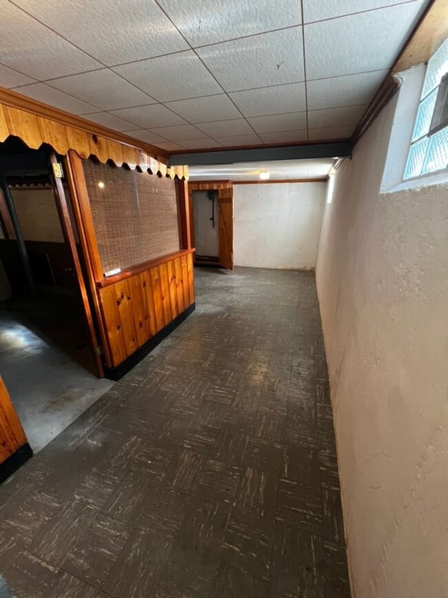 Building Photo - 2 Bed, One Bath Home with Garage and Finished Basement for Rent