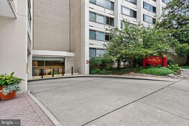 Building Photo - 5500 Friendship Blvd