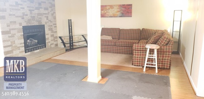 Building Photo - 3123 Glenmont Dr
