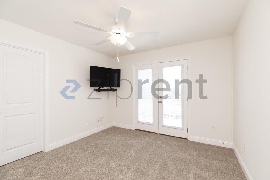 Building Photo - Unit