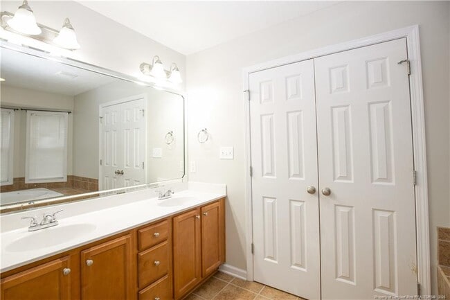 Building Photo - 6030 Greenway Dr