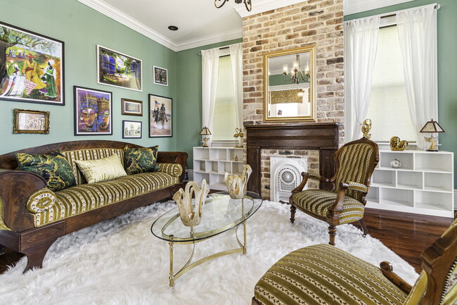 Building Photo - 2324 Ursulines Ave