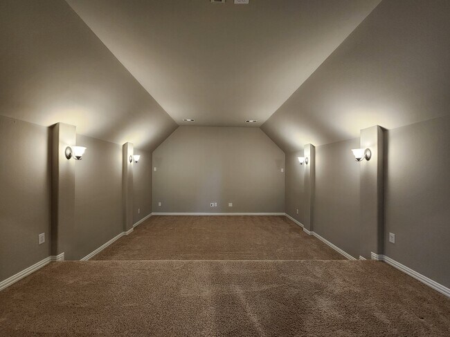 Building Photo - 7163 Split Rein Rd