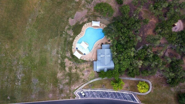 Building Photo - 693 Sampson