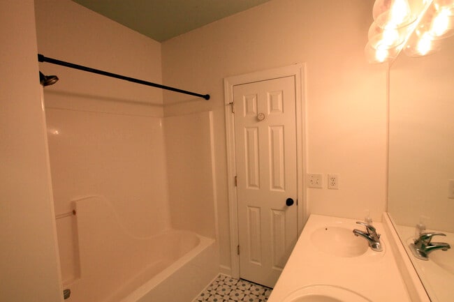 Building Photo - 2207 Stanford Ct