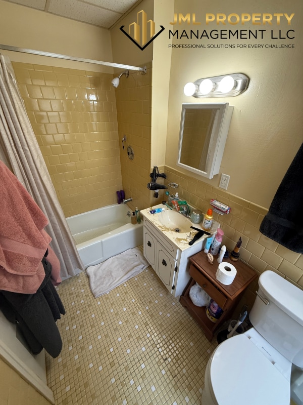 Building Photo - 500 Cherry St