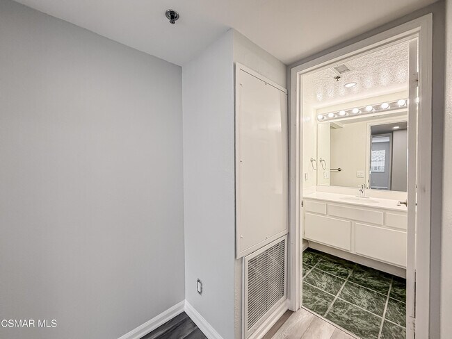 Building Photo - 5744 Oak Bend Ln