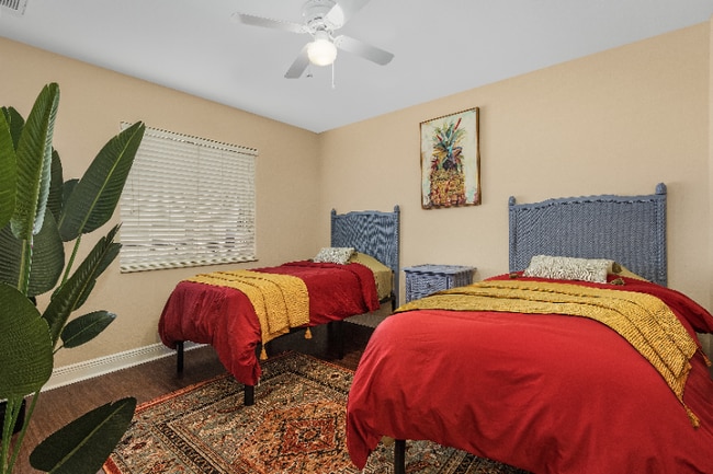 Building Photo - 205 SE 4th Pl