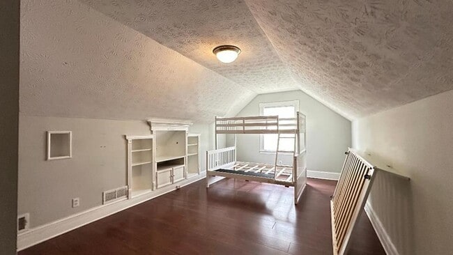 Building Photo - 1626 Isham Dr