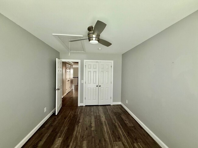 Building Photo - Two bedroom, 2.5 bath condo townhome in Bu...