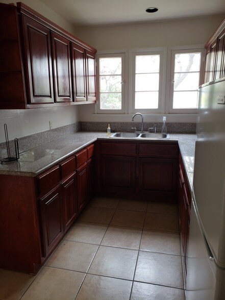 Building Photo - 9199 W 3rd St