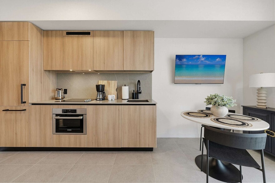 Building Photo - 121 NE 5th St