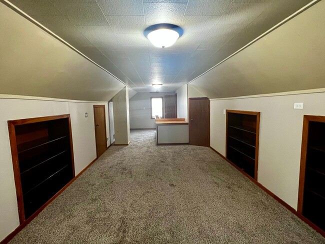 Building Photo - Prime Appleton Location - Available March 1st