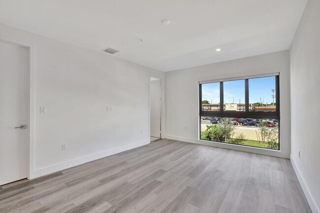 Building Photo - 4208 NE 7th Terrace