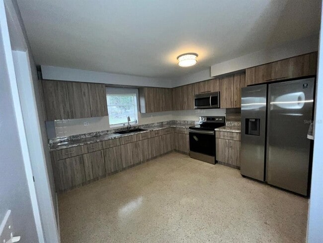 Building Photo - 604 S Waldron Ave