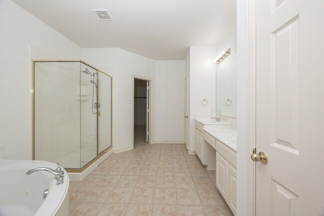 Building Photo - Spacious 4-Bedroom Home with Large Backyard in Rowlett