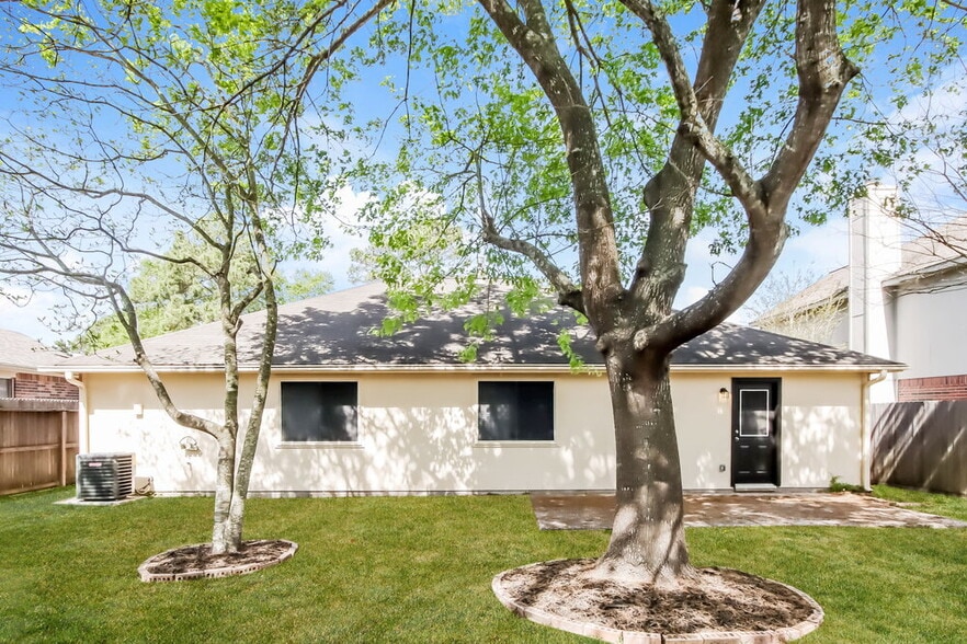 Building Photo - 18718 Timber Trace Dr