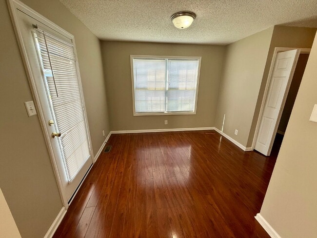 Building Photo - 409 Athena Dr