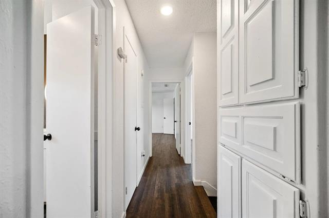 Building Photo - 2500 Laurel Ln