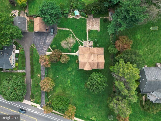 Building Photo - 694 Welsh Rd