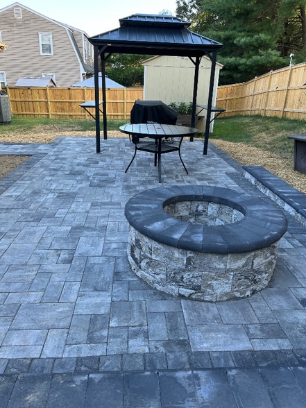 Building Photo - 301 Inglewood Dr