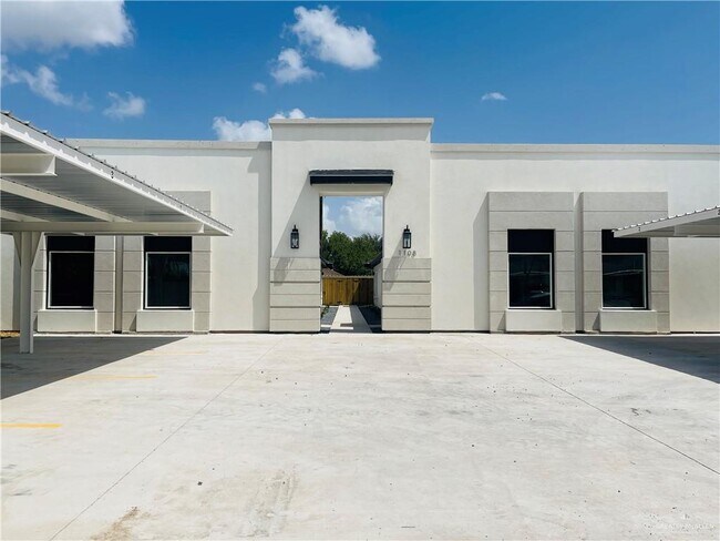 Primary Photo - 13 Sugar Gdn Dr