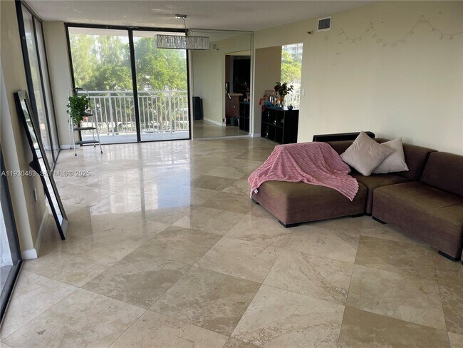 Building Photo - 210 174th St