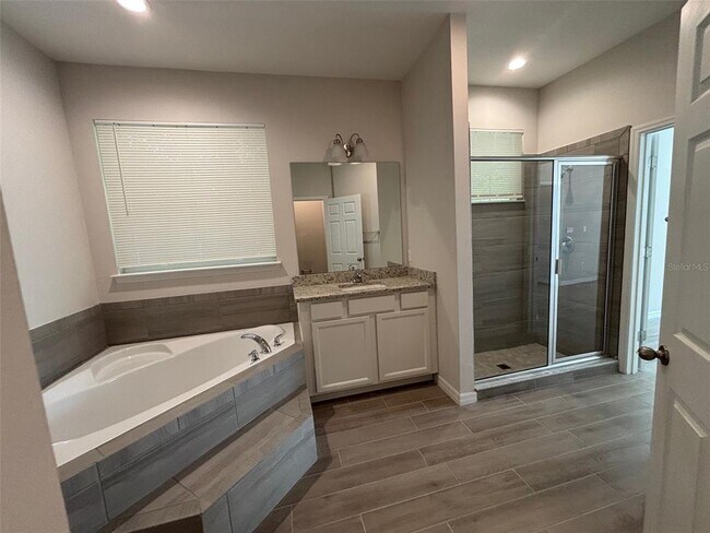 Building Photo - 4600 Via Veneto Ct