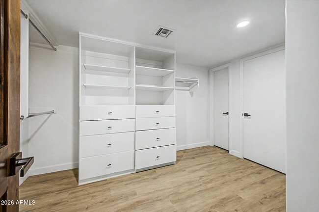 Building Photo - 2311 E Colter St