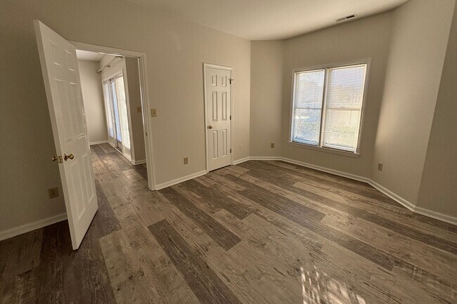 Building Photo - 1001 Brighthurst Dr