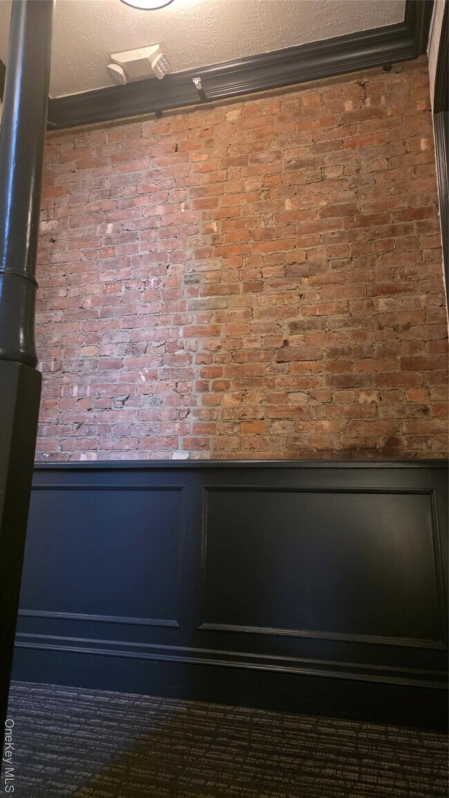 Building Photo - 3 Main St